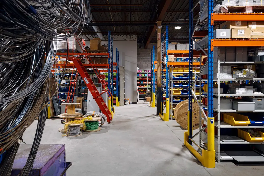 industrial electrical maintenance work Quebec factory
